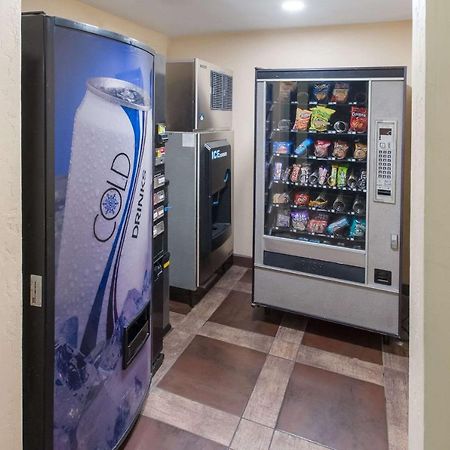 Quality Inn & Suites Airport West Солт Лейк Сити Екстериор снимка