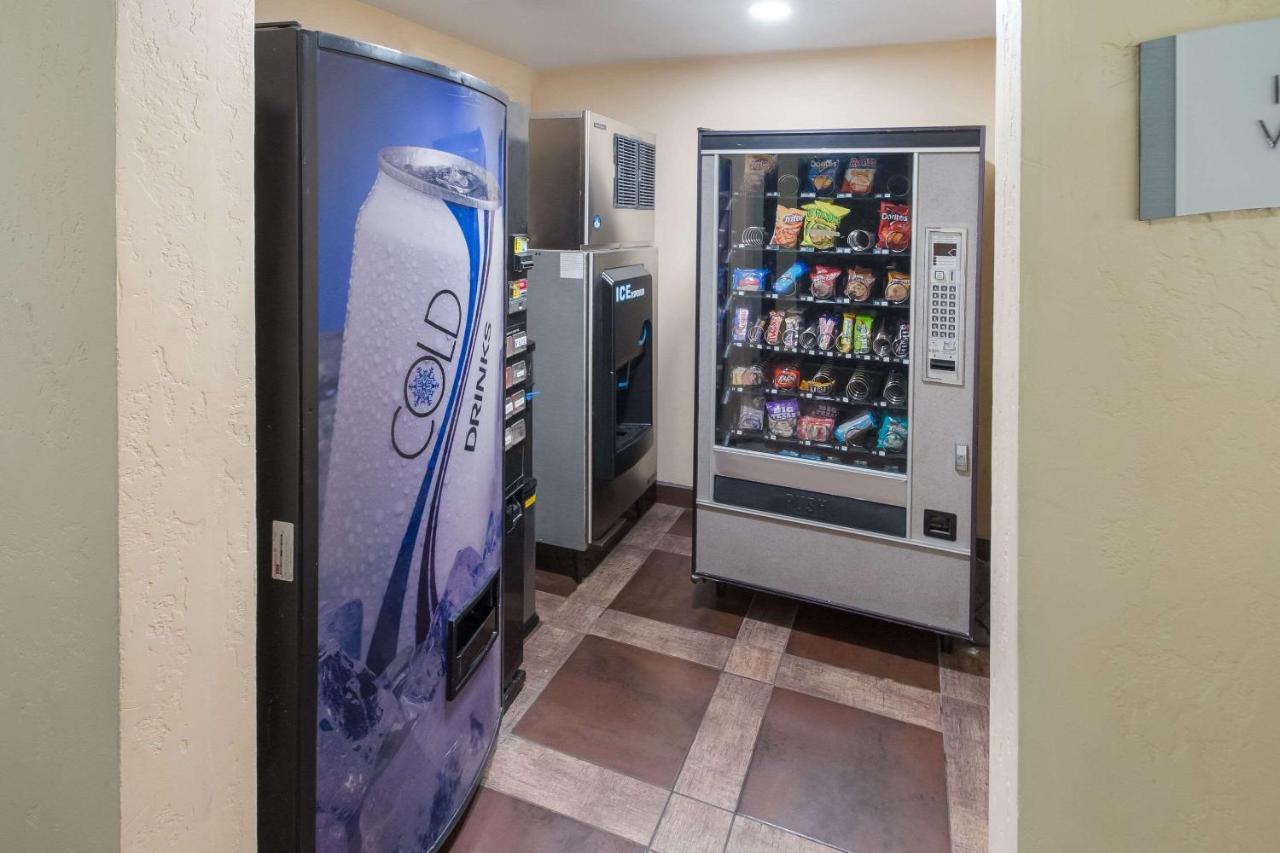 Quality Inn & Suites Airport West Солт Лейк Сити Екстериор снимка