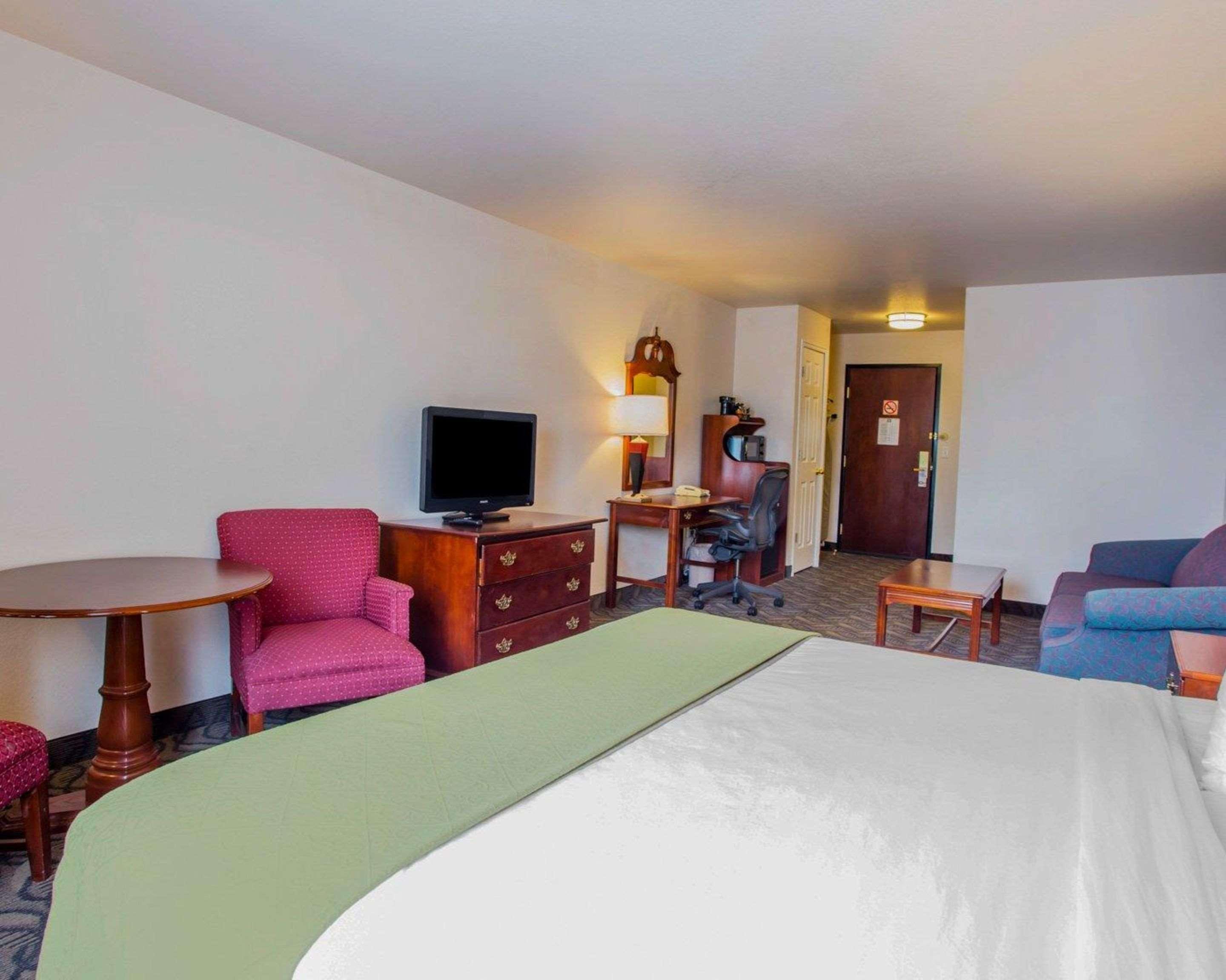 Quality Inn & Suites Airport West Солт Лейк Сити Екстериор снимка