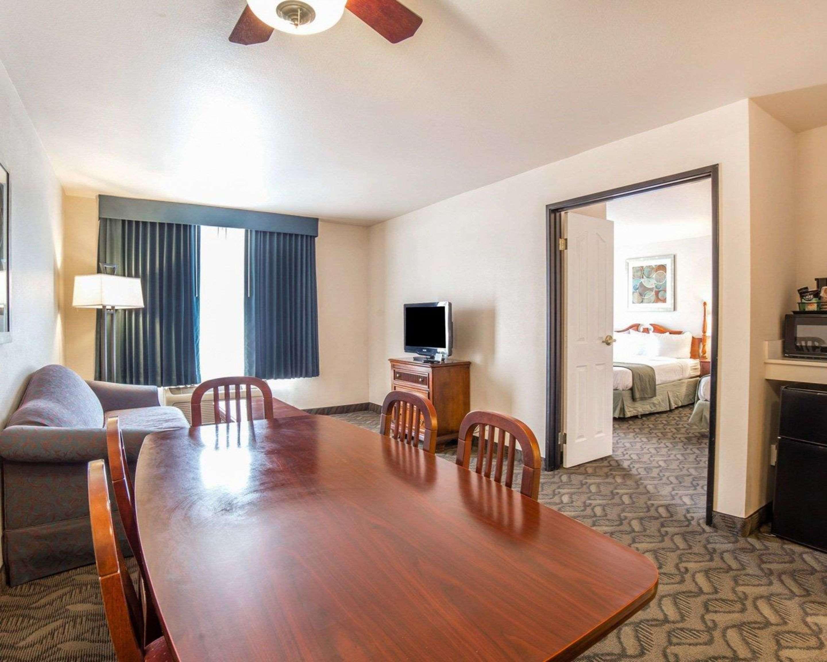 Quality Inn & Suites Airport West Солт Лейк Сити Екстериор снимка